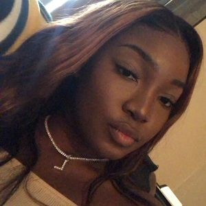 Meet your Posher, Leila